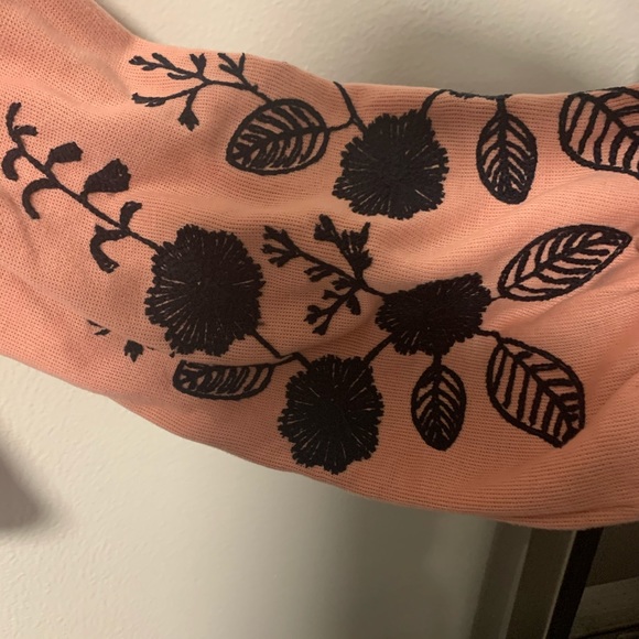 Embroidered blush boat neck crop sweater - Picture 3 of 3